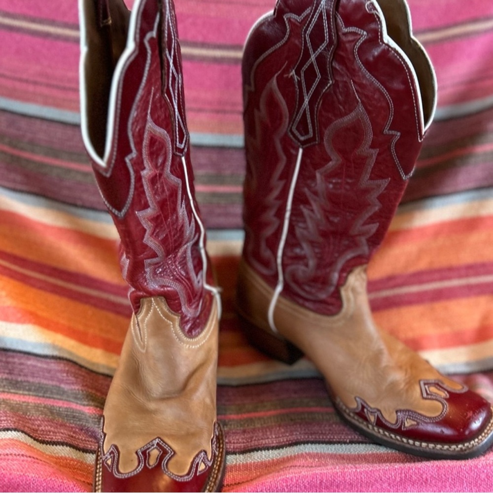 ARIAT - Women's Western Cowboy Boots - Red and Tan size 9
